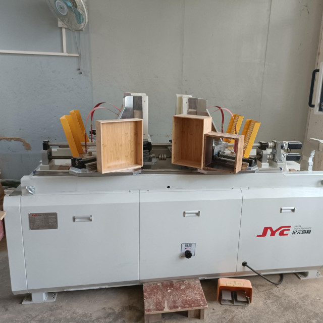 High Frequency Cabinet Door Wood Frame Assembly Machine