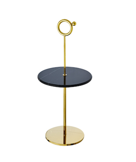 طاولة جانبية ذات تشطيب ذهبي مع قاعدة رخامية