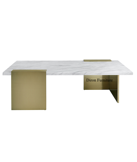 Mesa de centro rectangular de mármol con base dorada cepillada