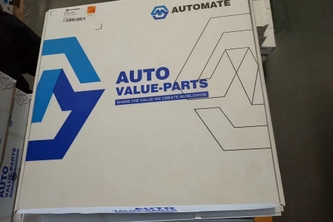 Bumibili ang Vietnamese na Mamimili ng Clutch