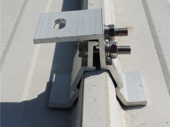 ソーラーラッキング金属屋根クランプ