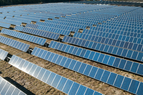 金昌解放園木津太陽光発電プロジェクトはフル稼働しており、送電網に接続されて発電している