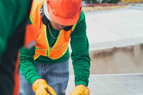 Fábrica de procesamiento de soportes de módulos fotovoltaicos