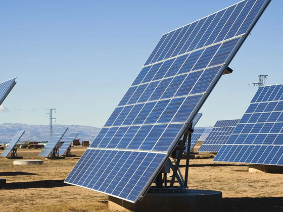 Fully automatic intelligent transmission solar tracker