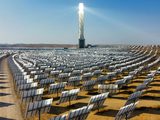 Automatic tracking integrated high-efficiency solar tracker