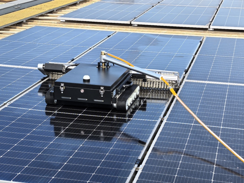 Photovoltaic cleaning robot X7
