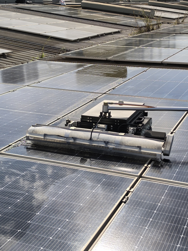 Photovoltaic cleaning robot X7