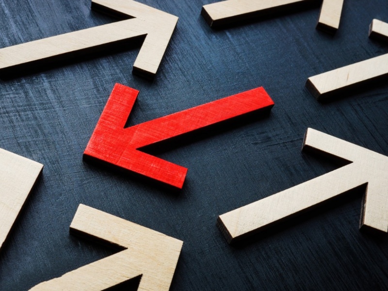 يعلمك الفرق بين صمام الحديد الزهر وصمام الفولاذ المصبوب