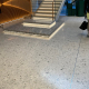 Sitruunavalkoinen epäorgaaninen terrazzo Big Slab -laatta