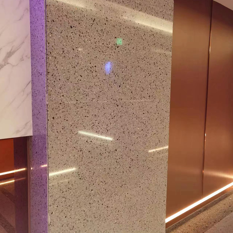 טרצו לבן של שאנל, טרצו יצוק מראש בצבע לבן