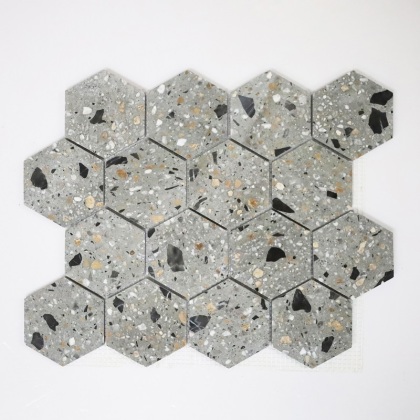 Dosseret de sol en mosaïque de marbre