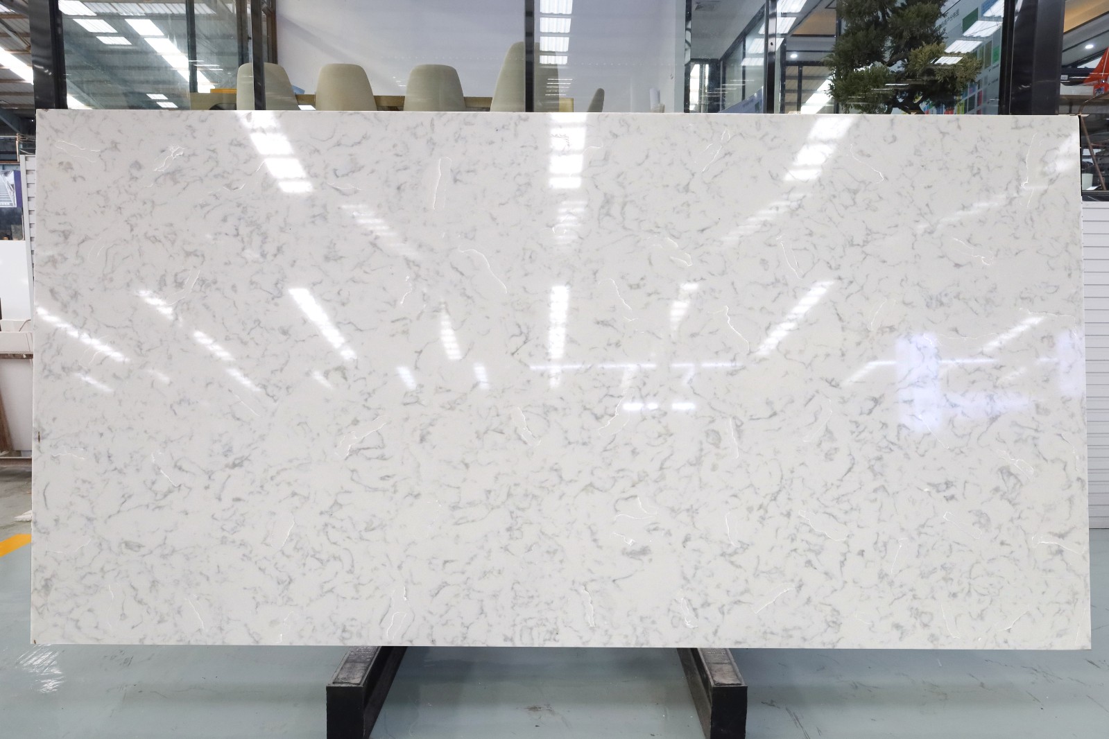 White quartz kitchen countertops ​