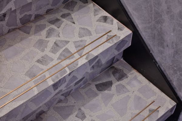 Miért tökéletesek a nagy teljesítményű terrazzo padlók repülőterek és kórházak számára?