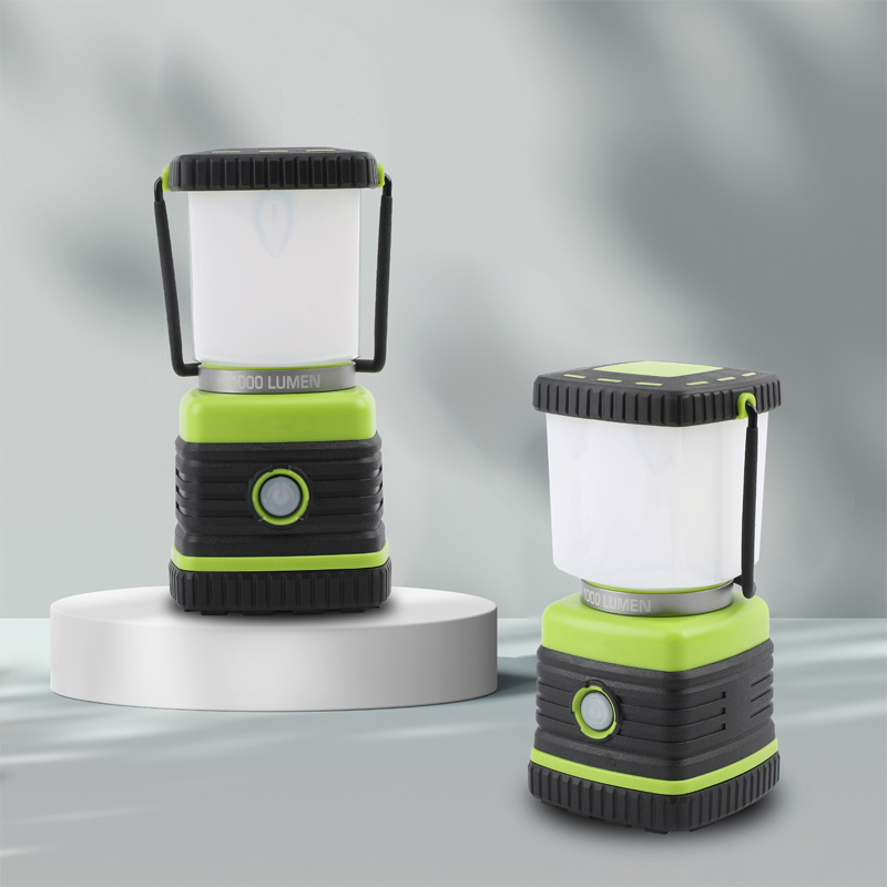 Zoomable Water Resistant Rechargeable 1000 Lumens Hanging Camping Light