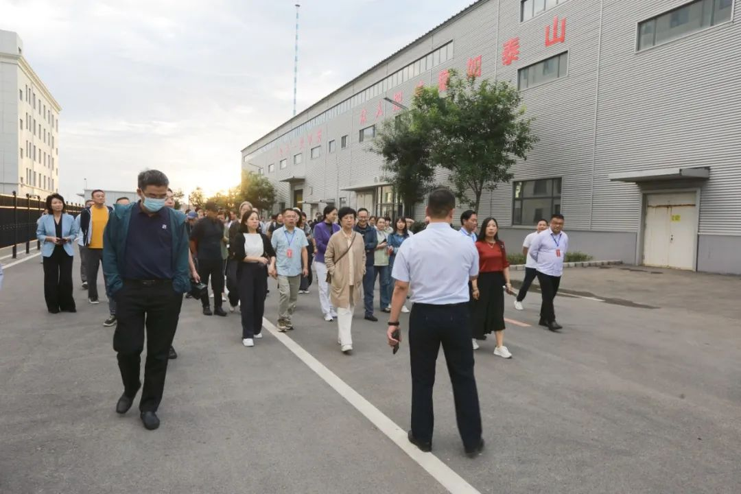 Interview of the "100 Cities and 100 Media in China Visit Jinzhou" Event