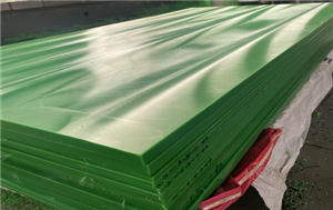What are the main construction methods for UHMWPE sheets?