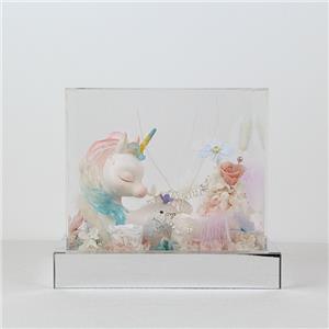 Confezione regalo con fiori stabilizzati con unicorno arcobaleno
