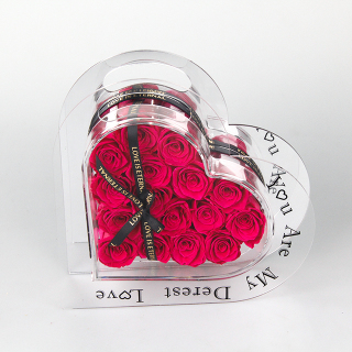 Confezione regalo con rose stabilizzate a forma di cuore