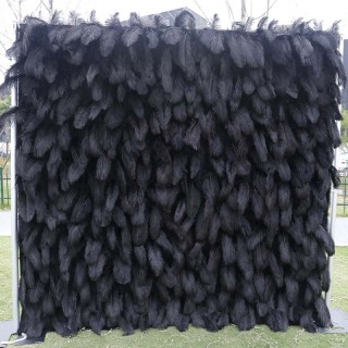 Decorazione del muro di piume artificiali sullo sfondo