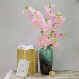 Decorativo con fiori di ciliegio artificiali