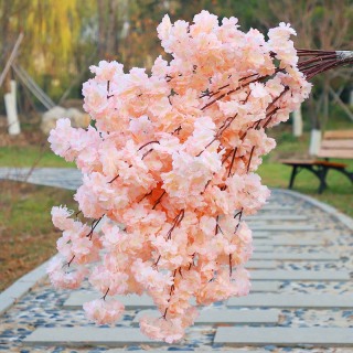 Decorativo con fiori di ciliegio artificiali