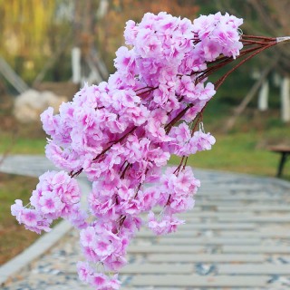 Decorativo con fiori di ciliegio artificiali