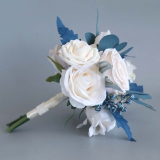 Bouquet di fiori decorativi a mano per matrimonio