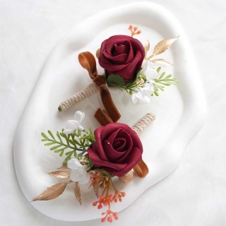 Set corpetto di fiori di seta artificiale e fiore all'occhiello