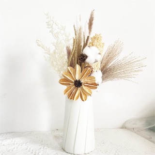 Hiasan Sejambak Rumput Pampas
