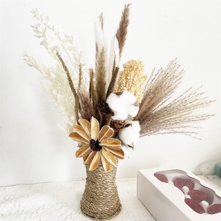 Hiasan Sejambak Rumput Pampas