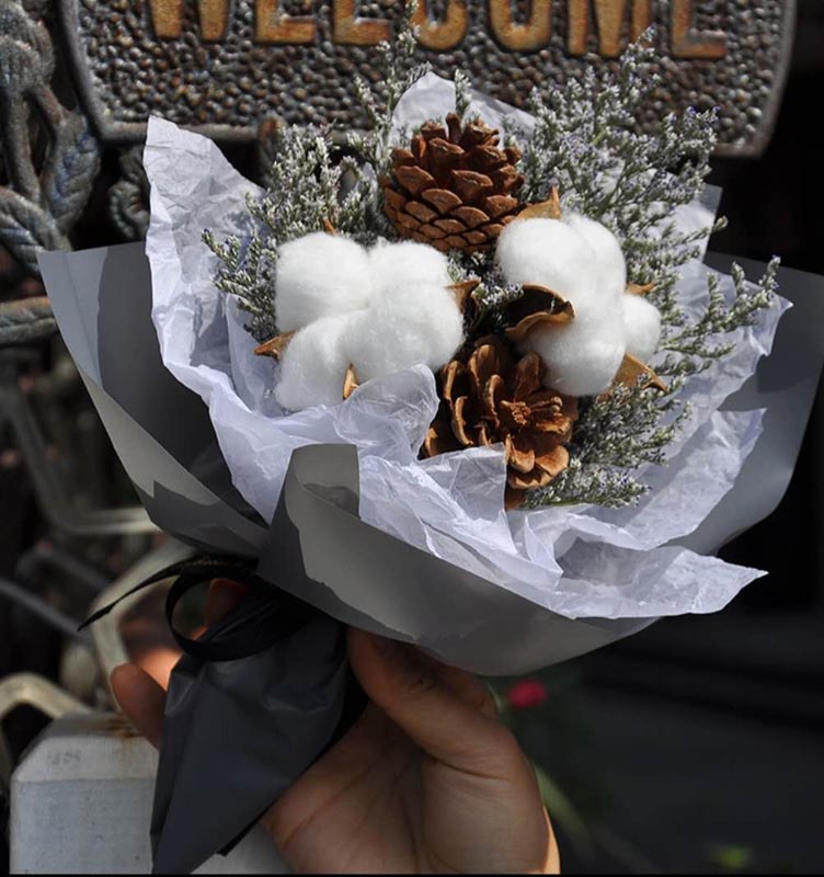 dried pampas flower bouquet