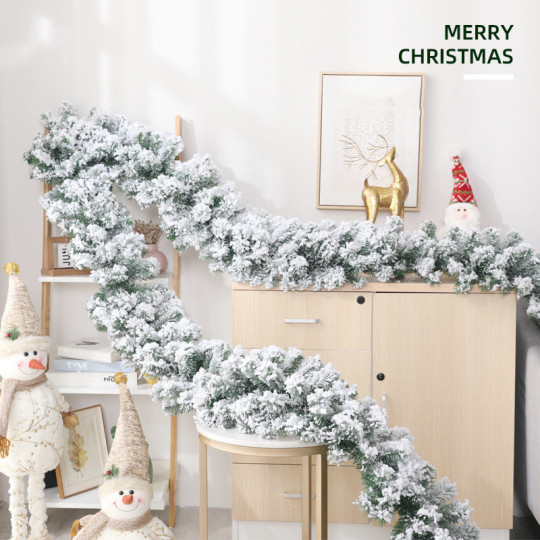 Decorazione in rattan artificiale di Natale Rattan con aghi di pino