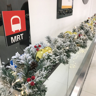 Decorazione in rattan artificiale di Natale Rattan con aghi di pino