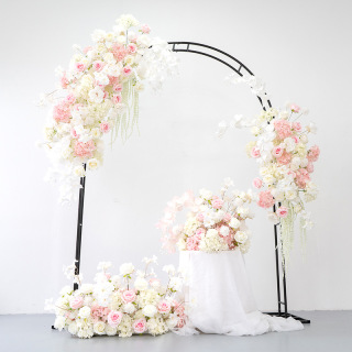 Decorazione creativa dell'arco di fiori artificiali