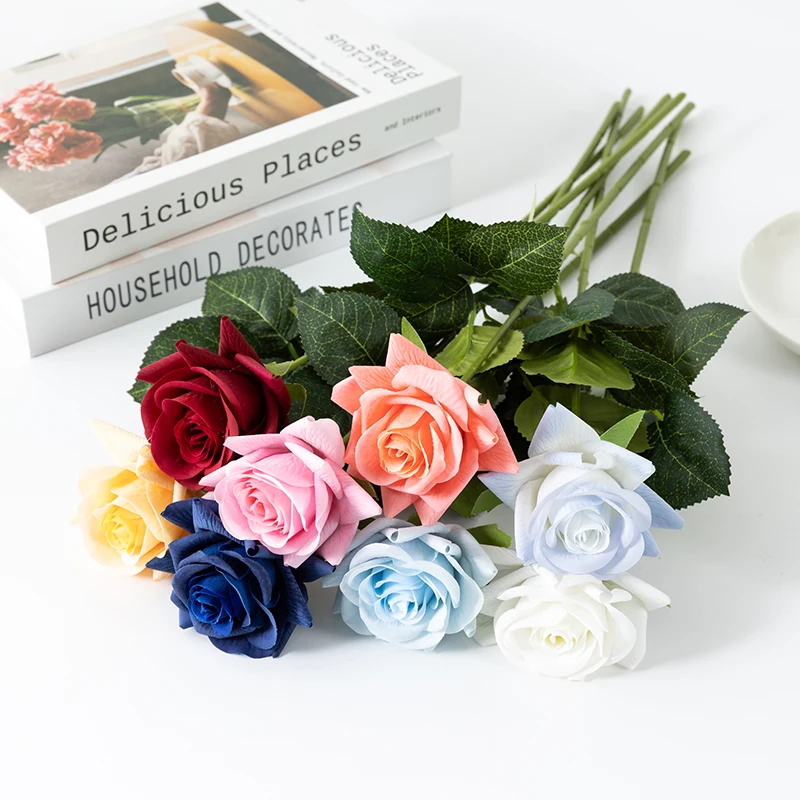 Fiori artificiali per la decorazione della casa