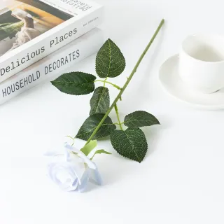 Fiori artificiali per la decorazione della casa