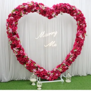 Arco Di Fiori A Forma Di Cuore Di Nozze