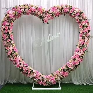 Arco Di Fiori A Forma Di Cuore Di Nozze