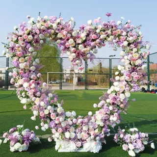 Arco Di Fiori A Forma Di Cuore Di Nozze