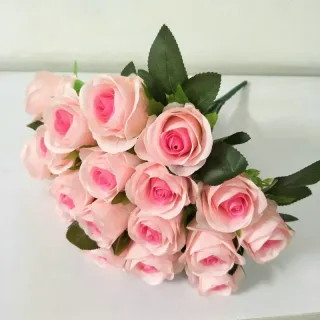 Bouquet di rose artificiali a 18 teste