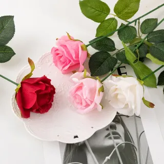 Rosa artificiale singola di simulazione