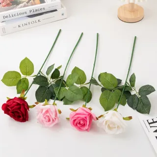 Rosa artificiale singola di simulazione