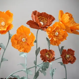Decorazione di fiori gialli artificiali su larga scala