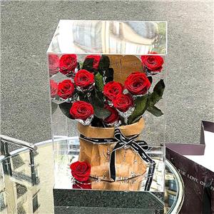 Bouquet di rose stabilizzate in scatola acrilica