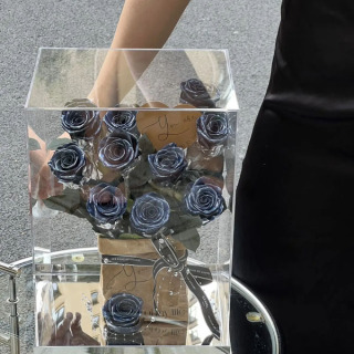 Bouquet di rose stabilizzate in scatola acrilica