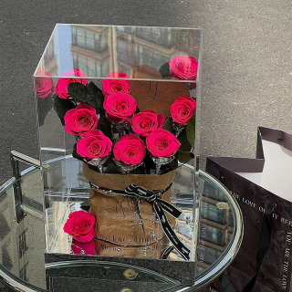 Bouquet di rose stabilizzate in scatola acrilica