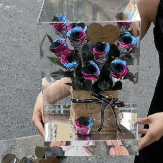 Bouquet di rose stabilizzate in scatola acrilica