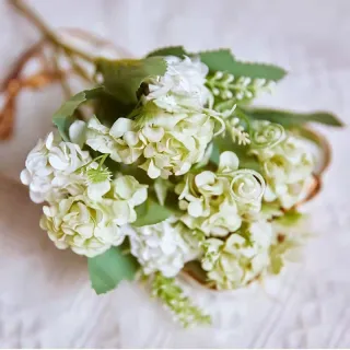 Bouquet di ortensie di seta a testa piccola
