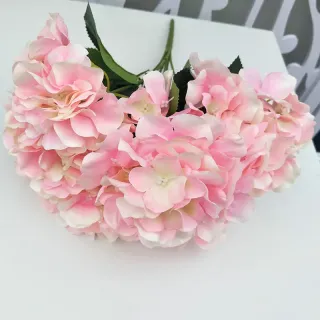Decorazione della casa con bouquet di fiori di ortensia
