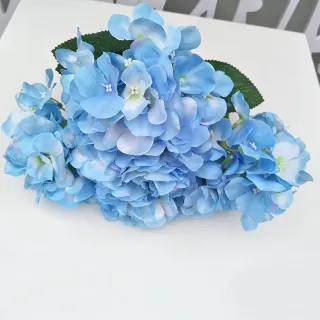 Decorazione della casa con bouquet di fiori di ortensia